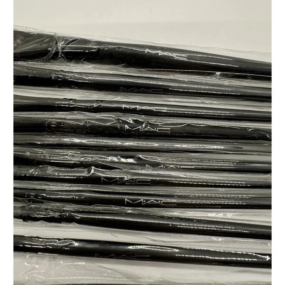 11‎ Piece Black Handle Makeup Brush Set – New in Sleeves – MAC Style - Picture 7 of 7